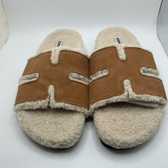 CUSHIONAIRE Women's Cuddle Fur Faux Shearling lined slide sandal +Memory Foam 8. - Picture 2 of 7